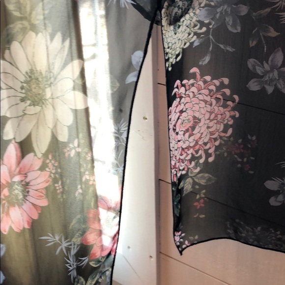 Kimono - Picture 3 of 5